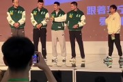 如何帮助队内年轻人？李晓旭：我和大韩平常做点端茶倒水的活🤣